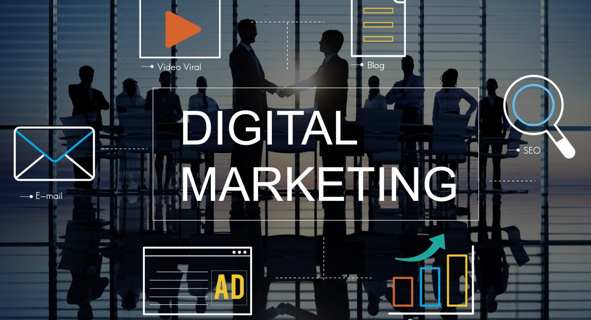 digital-marketing-with-icons-business-people-min